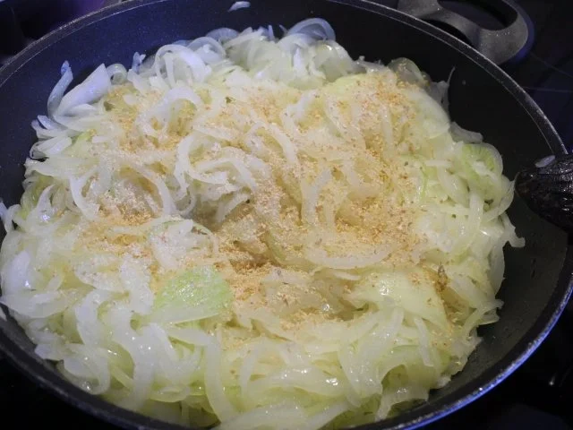 Vegan : Glasierte Zwiebelringe an Gemüsestampf - Rezept - Bild Nr. 3