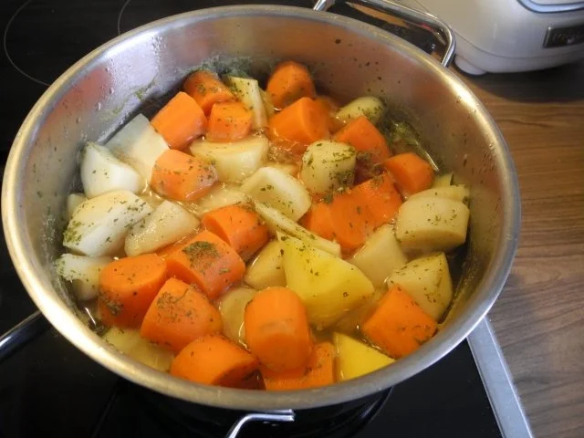 Vegan : Glasierte Zwiebelringe an Gemüsestampf - Rezept - Bild Nr. 4