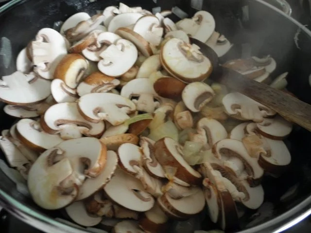 Rezept: Vegan : Chamignons-Spinat-Pfanne mit Karotten-Kartoffel-Beilage Bild Nr. 6 Vegan : Chamignons-Spinat-Pfanne mit Karotten-Kartoffel-Beilage - Rezept - Bild Nr. 6