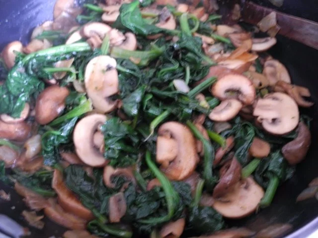 Rezept: Vegan : Chamignons-Spinat-Pfanne mit Karotten-Kartoffel-Beilage Bild Nr. 14 Vegan : Chamignons-Spinat-Pfanne mit Karotten-Kartoffel-Beilage - Rezept - Bild Nr. 14