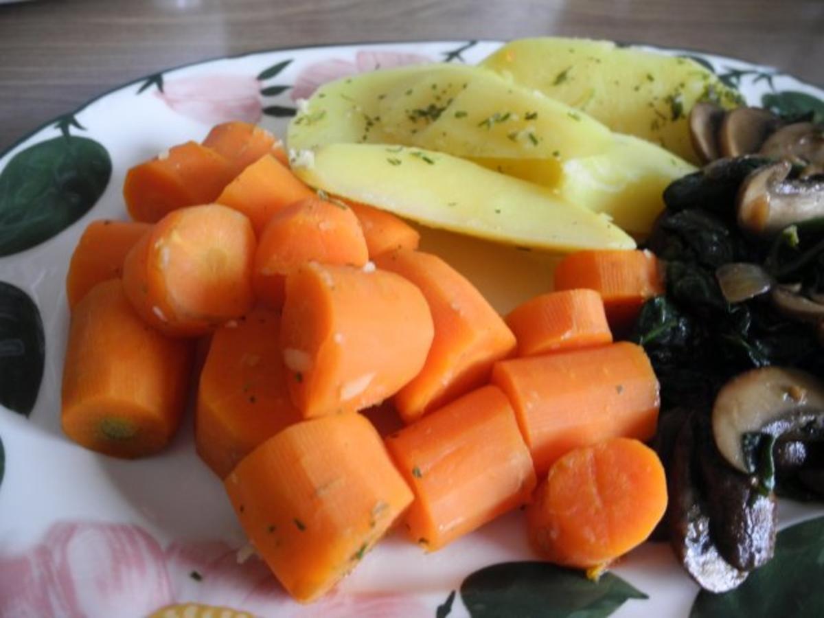 Vegan : Chamignons-Spinat-Pfanne mit Karotten-Kartoffel-Beilage - Rezept - Bild Nr. 3