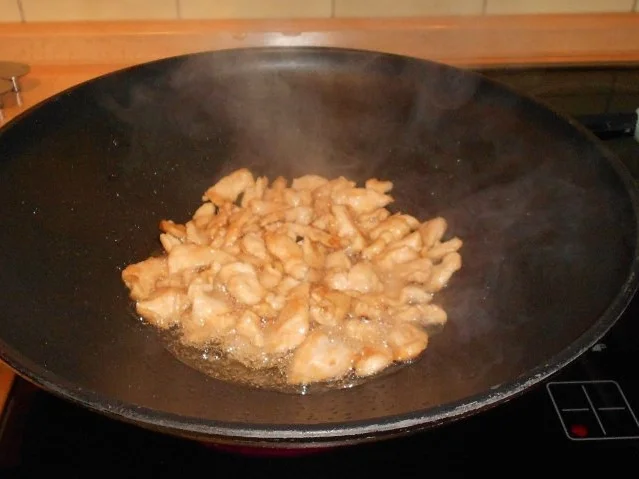 Gebratener Reis mit Hähnchenfleisch und Gemüse - Rezept - Bild Nr. 4