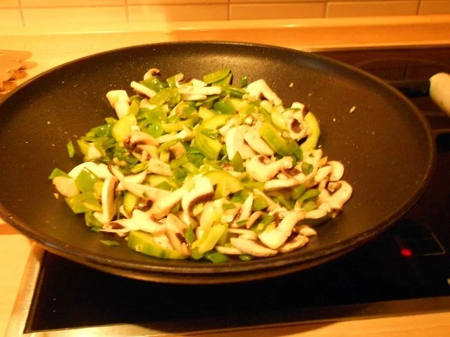 Gebratener Reis mit Hähnchenfleisch und Gemüse - Rezept - Bild Nr. 5