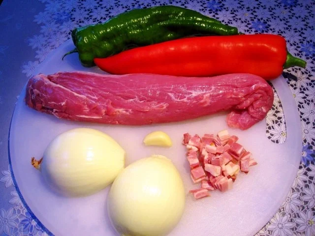 Rezept: Schweinegulasch mit frischen Spitzpaprika ... Bild Nr. 2 Schweinegulasch mit frischen Spitzpaprika ... - Rezept - Bild Nr. 2