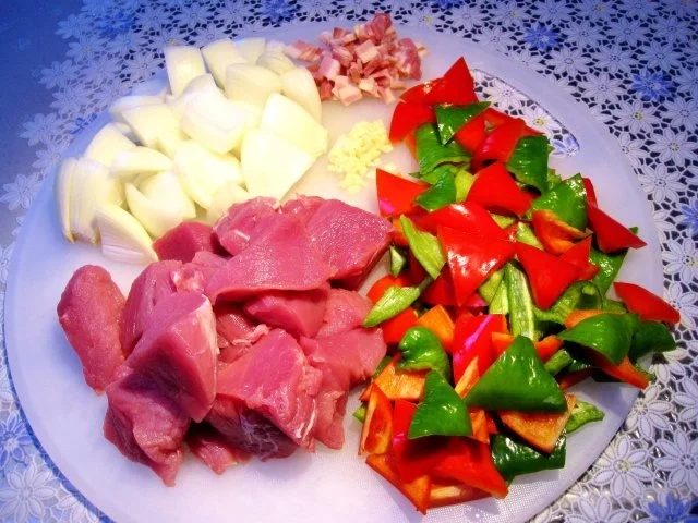 Rezept: Schweinegulasch mit frischen Spitzpaprika ... Bild Nr. 4 Schweinegulasch mit frischen Spitzpaprika ... - Rezept - Bild Nr. 4