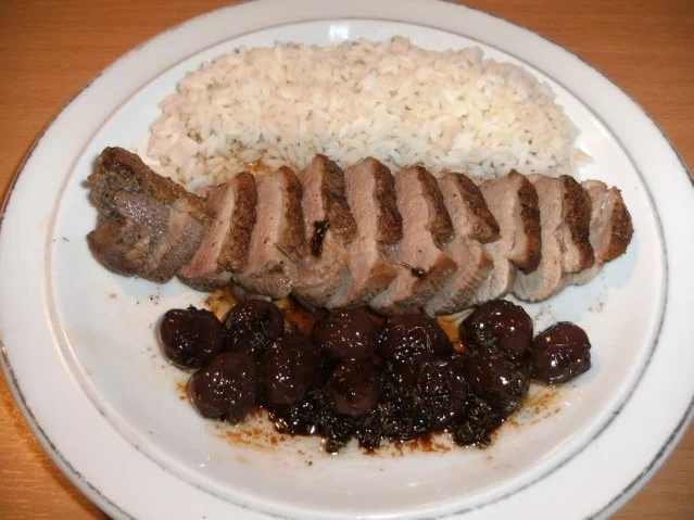 Rezept: Fleisch: Entenbrust mit Sauerkirschen Fleisch: Entenbrust mit Sauerkirschen - Rezept