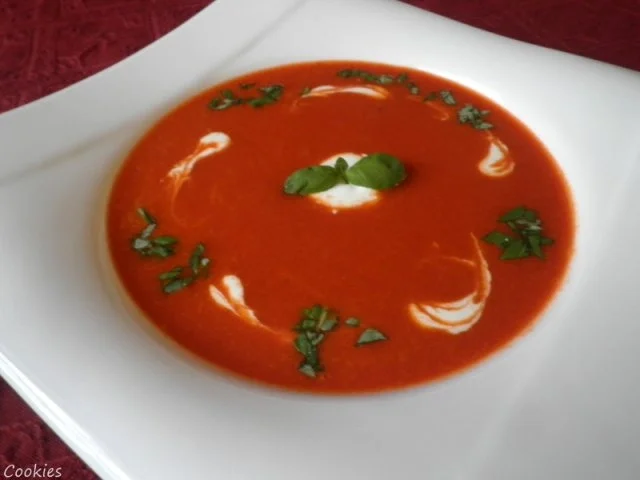Schnelle fruchtige Tomatensuppe ... - Rezept