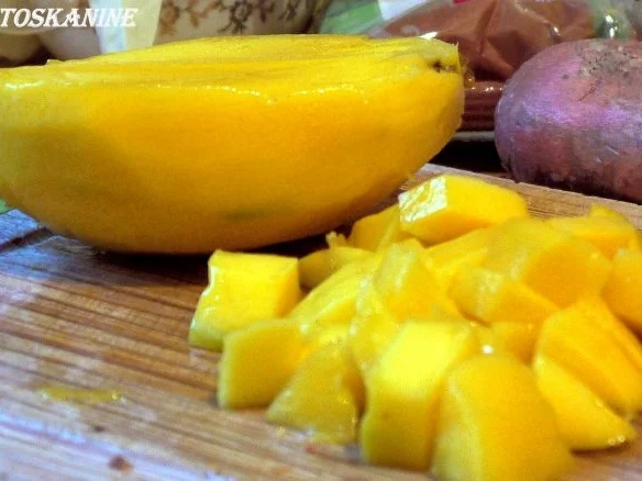 Rezept: Mango-Currywurst mit Süßkartoffel-Pommes Bild Nr. 2 Mango-Currywurst mit Süßkartoffel-Pommes - Rezept - Bild Nr. 2