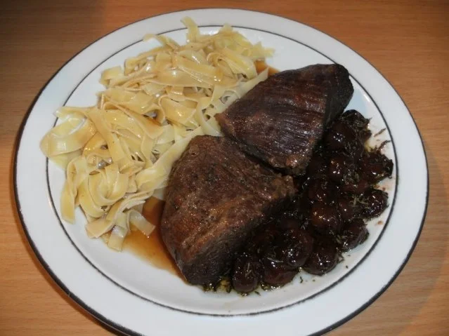 Rezept: Fleisch: Rinderbäckchen mit Sauerkirschen Fleisch: Rinderbäckchen mit Sauerkirschen - Rezept
