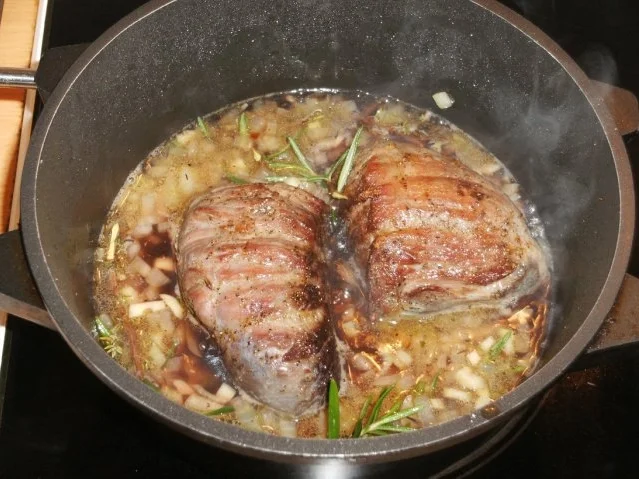 Rezept: Fleisch: Rinderbäckchen mit Sauerkirschen Bild Nr. 4 Fleisch: Rinderbäckchen mit Sauerkirschen - Rezept - Bild Nr. 4