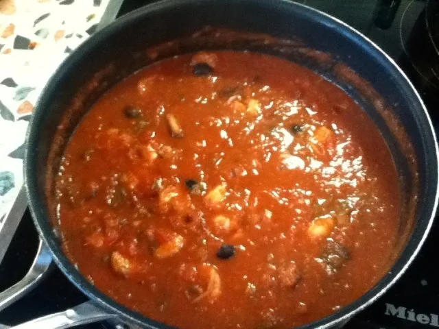 Rezept: Spaghetti alla puttanesca e Scampi Bild Nr. 6 Spaghetti alla puttanesca e Scampi - Rezept - Bild Nr. 6