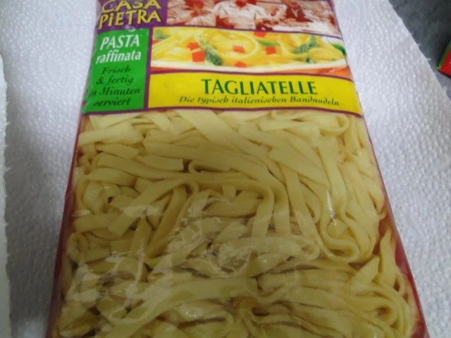 Rezept: Sehr pikante Tomatensauce mit Tagliatelle Bild Nr. 5 Sehr pikante Tomatensauce mit Tagliatelle - Rezept - Bild Nr. 5