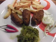 Cevapcici mit Jalapeño-Relish - Rezept