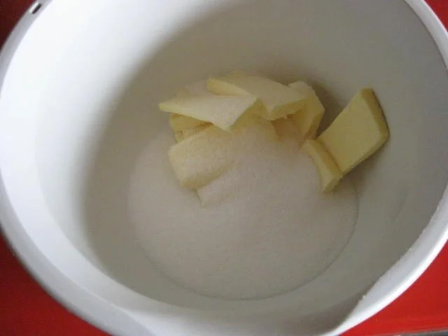 Rezept: Gugelhupf mit Krokant Bild Nr. 3 Gugelhupf mit Krokant - Rezept - Bild Nr. 3