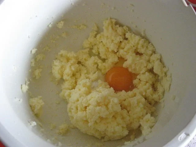 Rezept: Gugelhupf mit Krokant Bild Nr. 4 Gugelhupf mit Krokant - Rezept - Bild Nr. 4