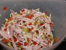 Wurstsalat mit Käse - Rezept