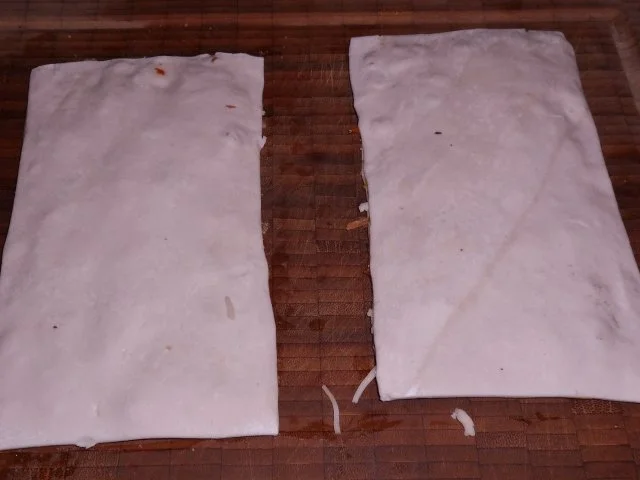 Snack: Knusprige Blätterteigstangen mit Tomaten und Oliven - Rezept - Bild Nr. 8