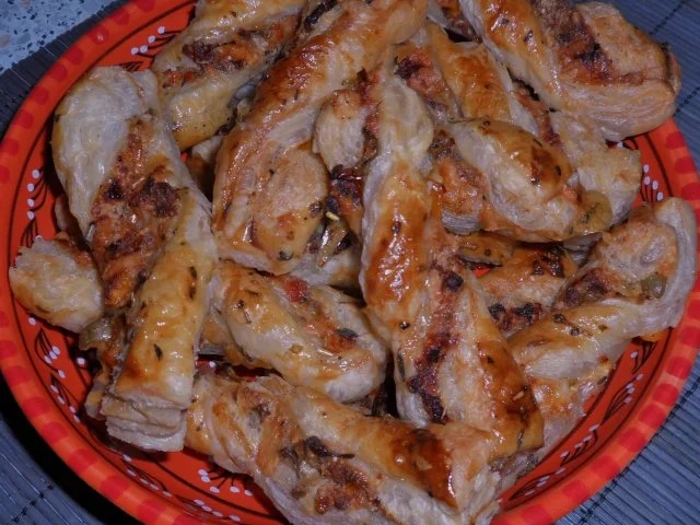 Snack: Knusprige Blätterteigstangen mit Tomaten und Oliven - Rezept - Bild Nr. 14