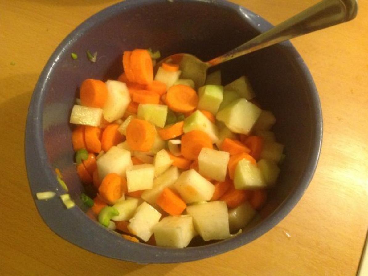 Herzhafter Möhren Kohlrabi Salat - schnell &amp; einfach - von javavina