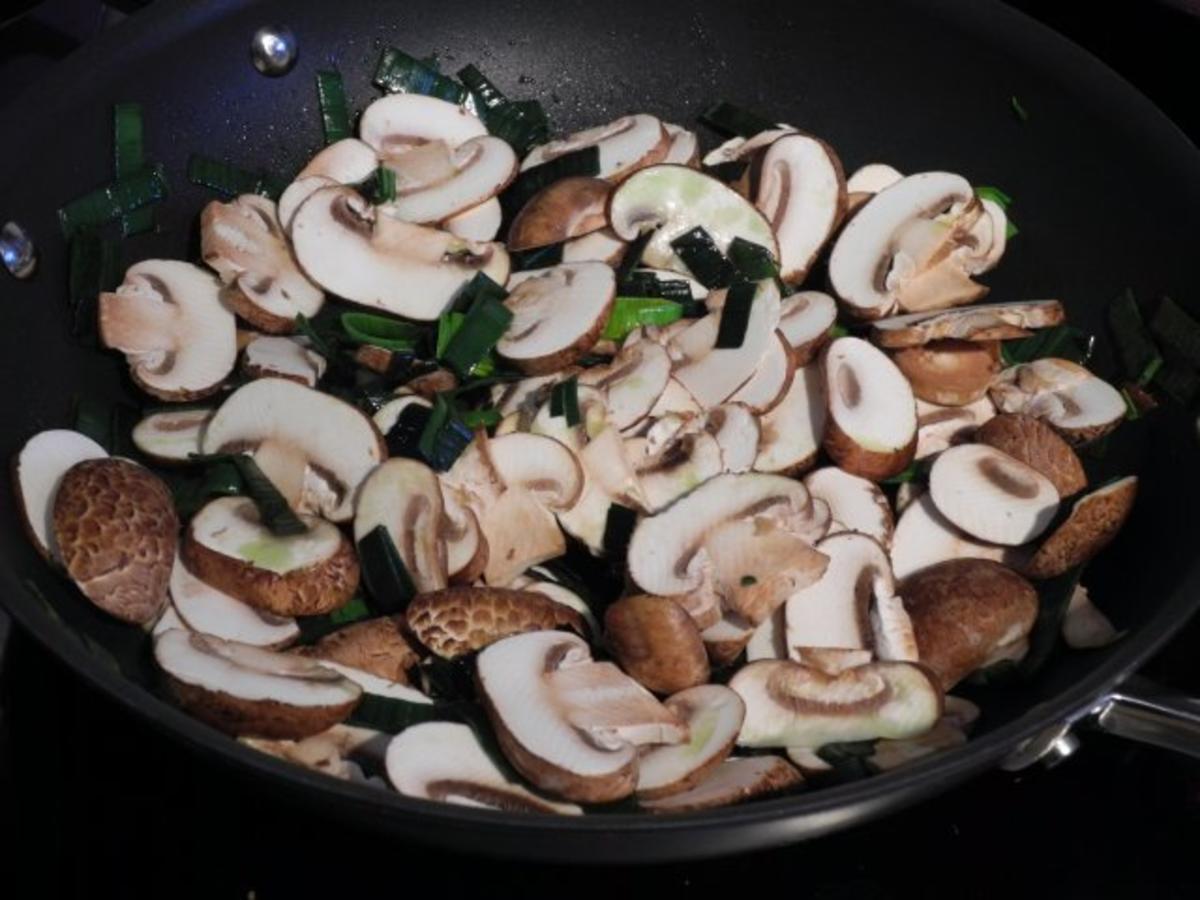 Vegan : Frischen Spinat an braunen Champignongs dazu Reis - Rezept - Bild Nr. 3
