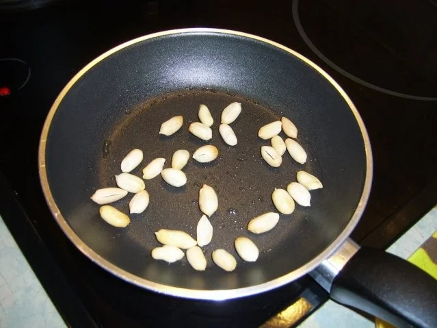 Hühnchen mit Zuckerschoten an Erdnussbandnudeln - Rezept - Bild Nr. 6