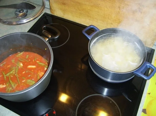 Hühnchen mit Zuckerschoten an Erdnussbandnudeln - Rezept - Bild Nr. 9