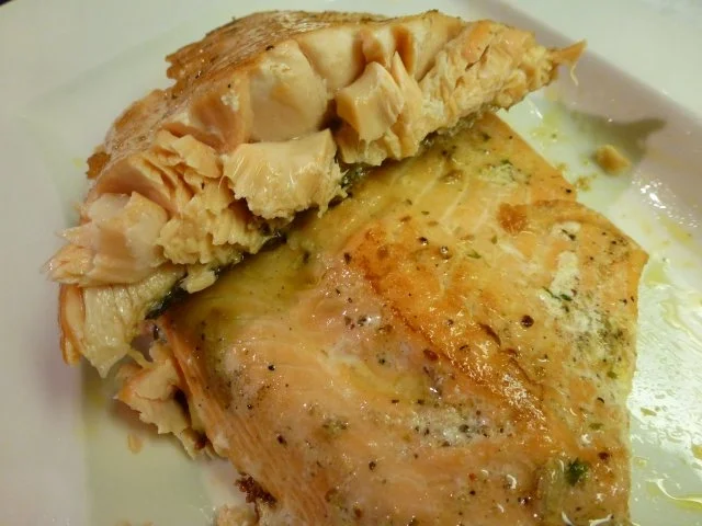 Rezept: Lachs auf einem Knoblauchspaghetti Bett Bild Nr. 2 Lachs auf einem Knoblauchspaghetti Bett - Rezept - Bild Nr. 2