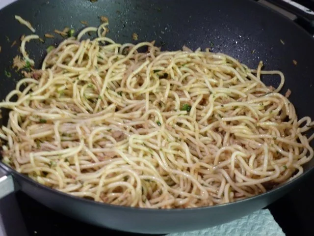 Rezept: Lachs auf einem Knoblauchspaghetti Bett Bild Nr. 8 Lachs auf einem Knoblauchspaghetti Bett - Rezept - Bild Nr. 8