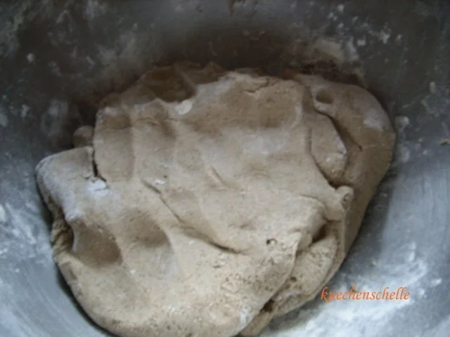 BROT: Roggenbrötchen auf Sauerteigbasis - Rezept - Bild Nr. 2