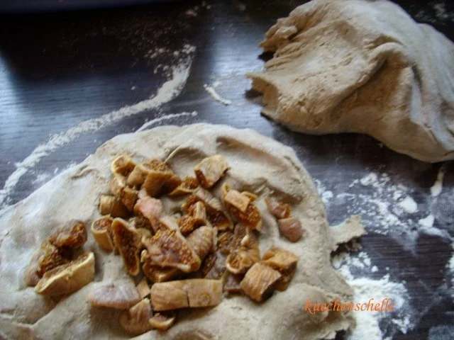 BROT: Roggenbrötchen auf Sauerteigbasis - Rezept - Bild Nr. 3