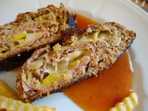 Pikant gefüllte Hackroulade - Rezept