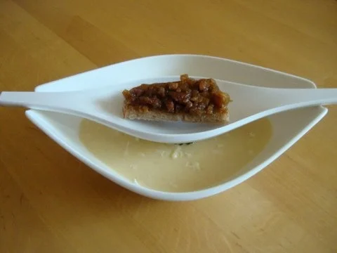 Apfel - Meerrettichcremesüppchen mit raffinierter Speckmarmelade - Rezept