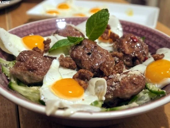 Rezept: Entenfrikadellen auf Reisnudeln Entenfrikadellen auf Reisnudeln - Rezept