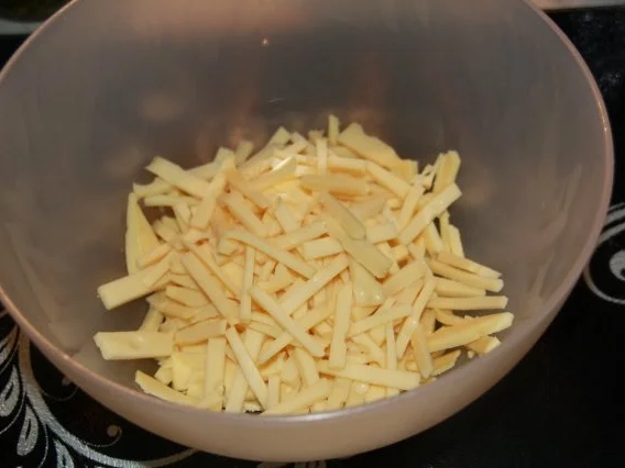 Rezept: Käsesalat mit Salami Bild Nr. 3 Käsesalat mit Salami - Rezept - Bild Nr. 3