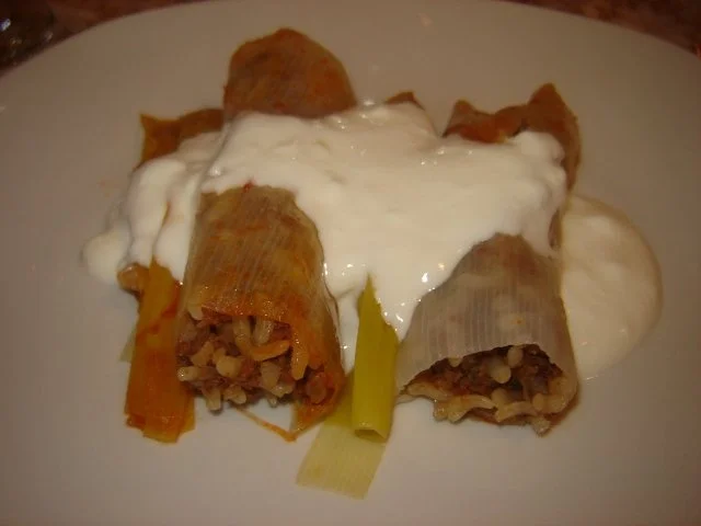 Rezept: Gefüllter Lauch mit Knoblauchjoghurt Gefüllter Lauch mit Knoblauchjoghurt - Rezept