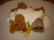 Gefüllter Lauch mit Knoblauchjoghurt - Rezept