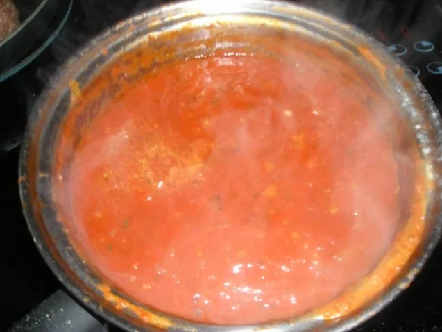 Bällchen vom Faschierten mit Schafkäse und Tomatenauce - Rezept - Bild Nr. 5