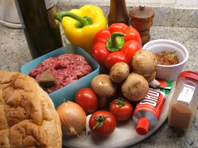 Rezept: Pikantes Backen: Hackfleischfladen Bild Nr. 2 Pikantes Backen: Hackfleischfladen - Rezept - Bild Nr. 2