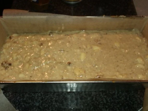 Rezept: Apfel-Bananen-Nuss-Kuchen Bild Nr. 3 Apfel-Bananen-Nuss-Kuchen - Rezept - Bild Nr. 3