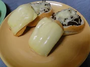 Überbackene ausgehöhlte Brötchen mit Mett - Rezept