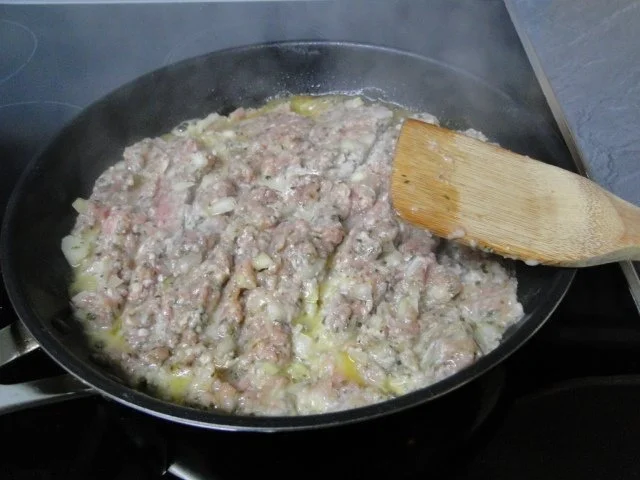 Überbackene ausgehöhlte Brötchen mit Mett - Rezept - Bild Nr. 2