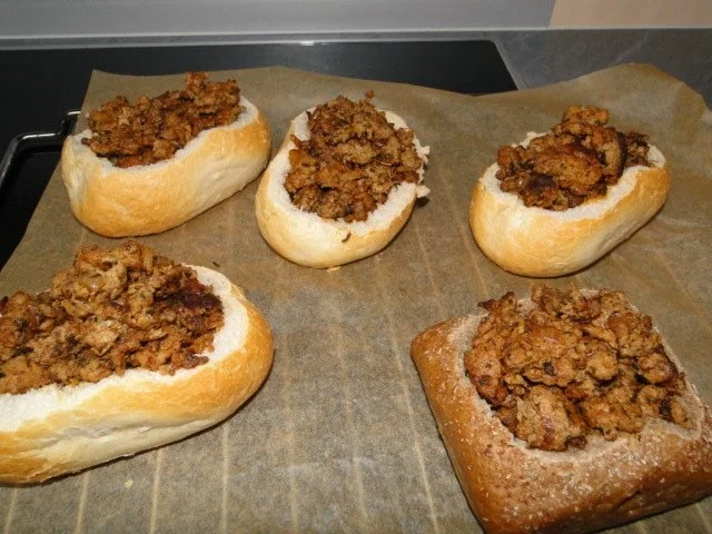 Überbackene ausgehöhlte Brötchen mit Mett - Rezept - Bild Nr. 7