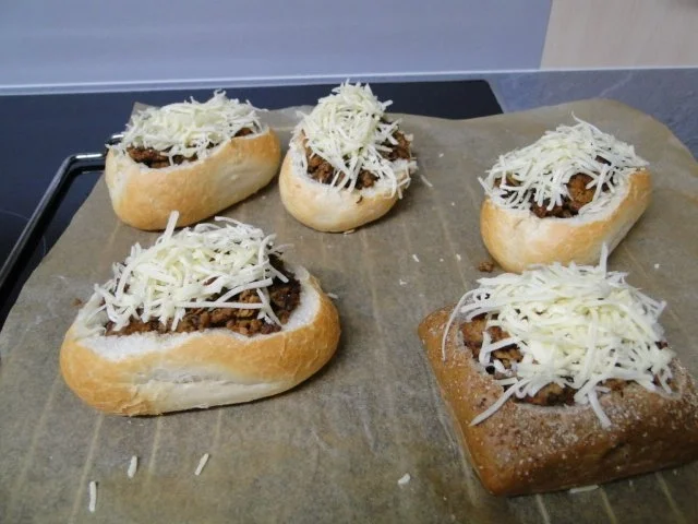 Überbackene ausgehöhlte Brötchen mit Mett - Rezept - Bild Nr. 9