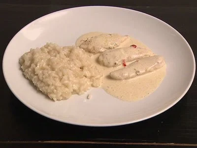 Rezept: Pouletbrüstchen Rimientos mit Weißweinrisotto (Denise Biellmann) Pouletbrüstchen Rimientos mit Weißweinrisotto (Denise Biellmann) - Rezept