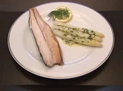 Geräucherte Bodenseefelchen mit Tettnanger Spargel an Vinaigrette (Prof. Dr. Werner Mang) - Rezept
