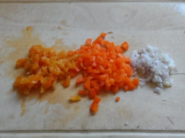 Fingerfood/Snack: Feta-Aprikosen-Plätzchen, dazu ein fruchtig-scharfer Joghurt-Dip - Rezept - Bild Nr. 2