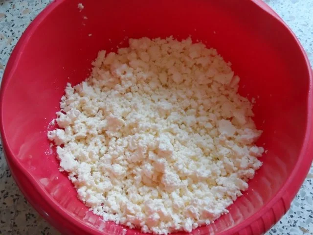 Fingerfood/Snack: Feta-Aprikosen-Plätzchen, dazu ein fruchtig-scharfer Joghurt-Dip - Rezept - Bild Nr. 3