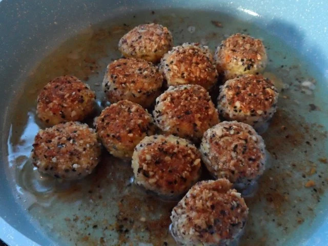 Fingerfood/Snack: Feta-Aprikosen-Plätzchen, dazu ein fruchtig-scharfer Joghurt-Dip - Rezept - Bild Nr. 11