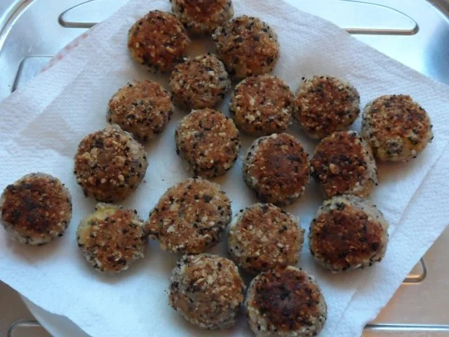 Fingerfood/Snack: Feta-Aprikosen-Plätzchen, dazu ein fruchtig-scharfer Joghurt-Dip - Rezept - Bild Nr. 12