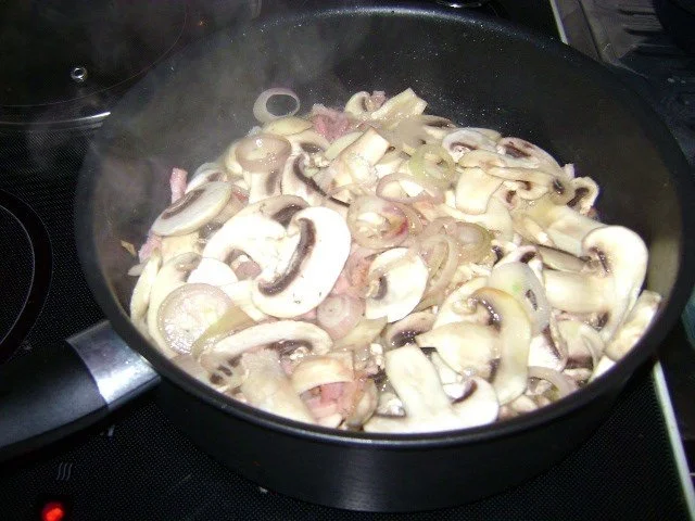 Rezept: Hähnchen in lieblicher Weißweinsoße Bild Nr. 4 Hähnchen in lieblicher Weißweinsoße - Rezept - Bild Nr. 4